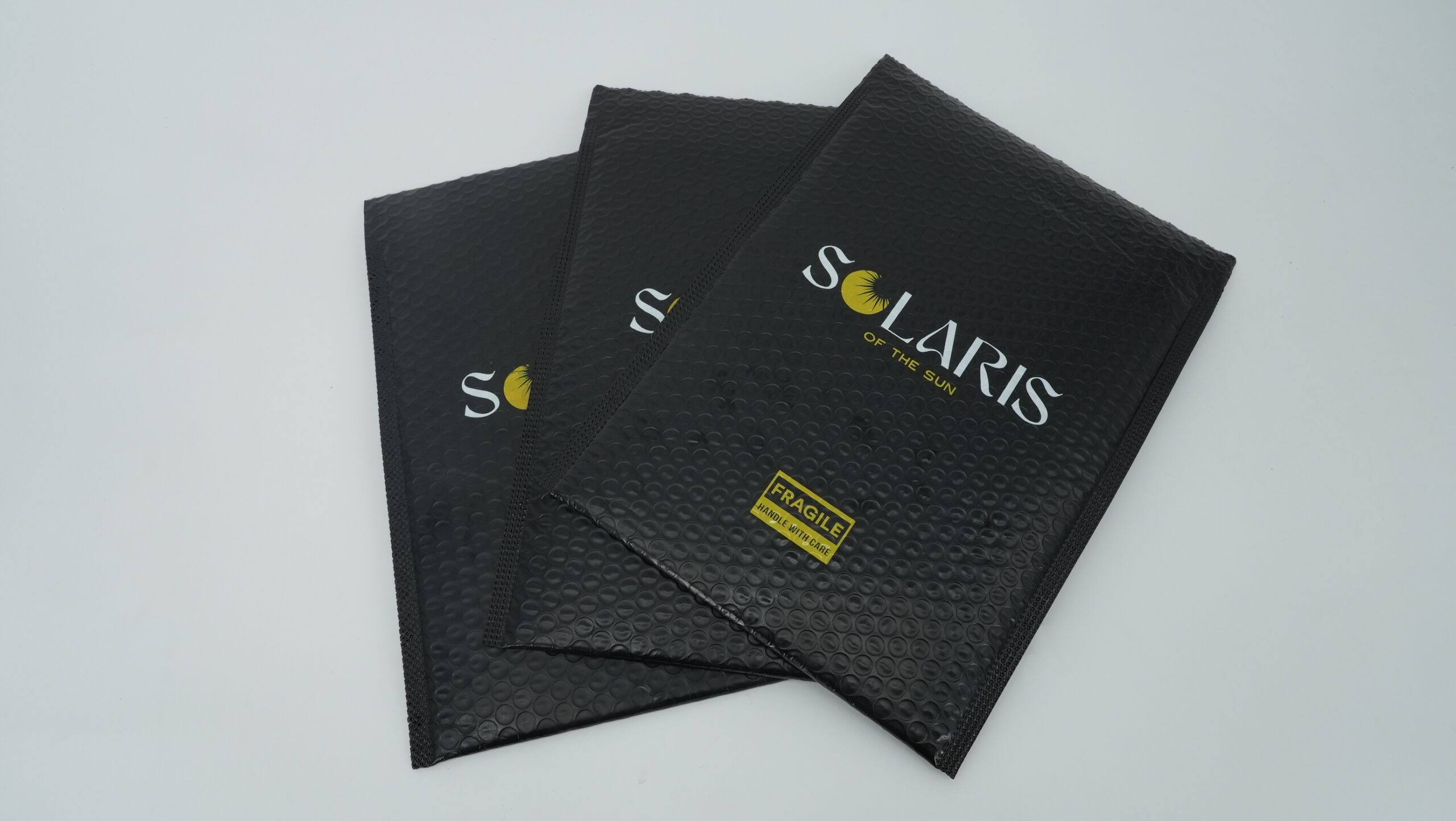 protective bubble mailer for electronics accessories