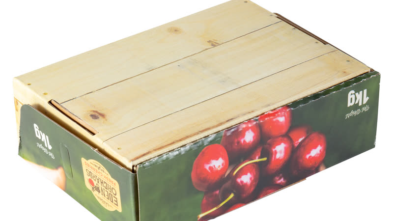Real printed produce box with a wooden top showing a customer-facing food packaging format
